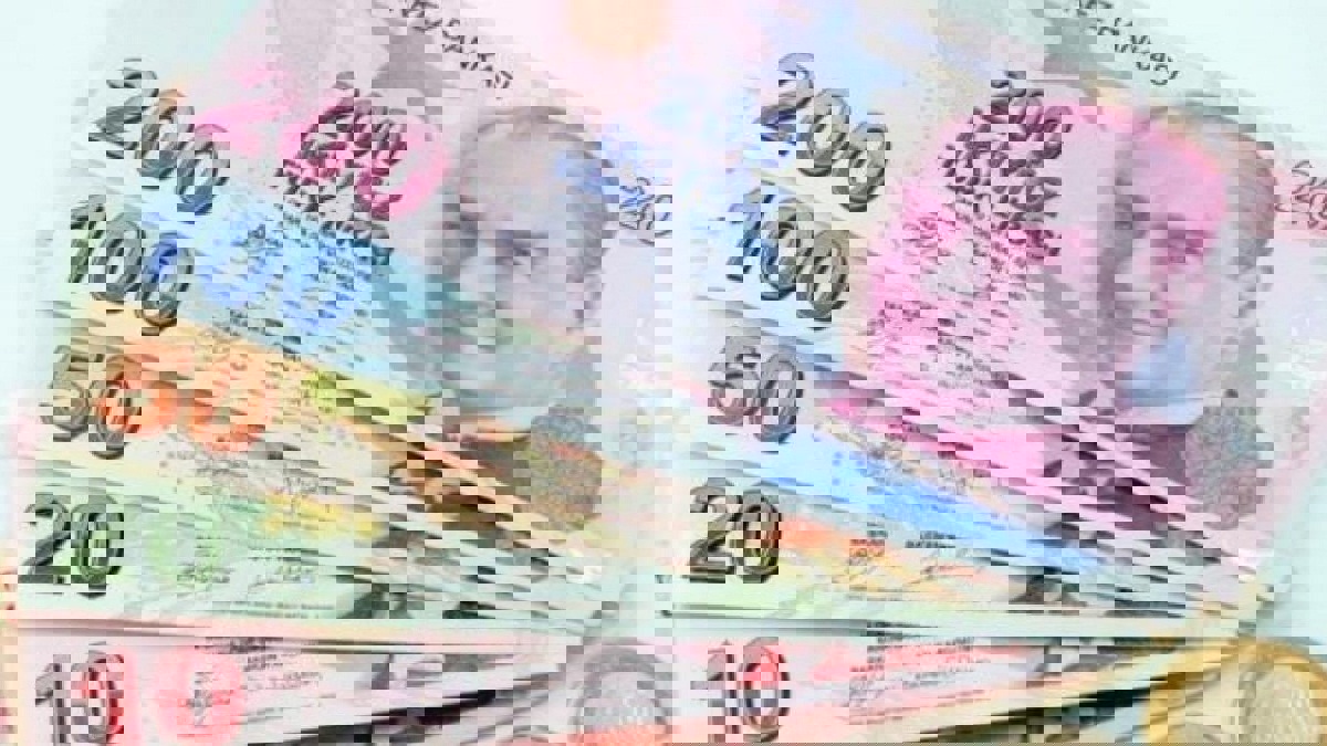 الليرة التركية تنزل لأقل مستوى منذ مايو