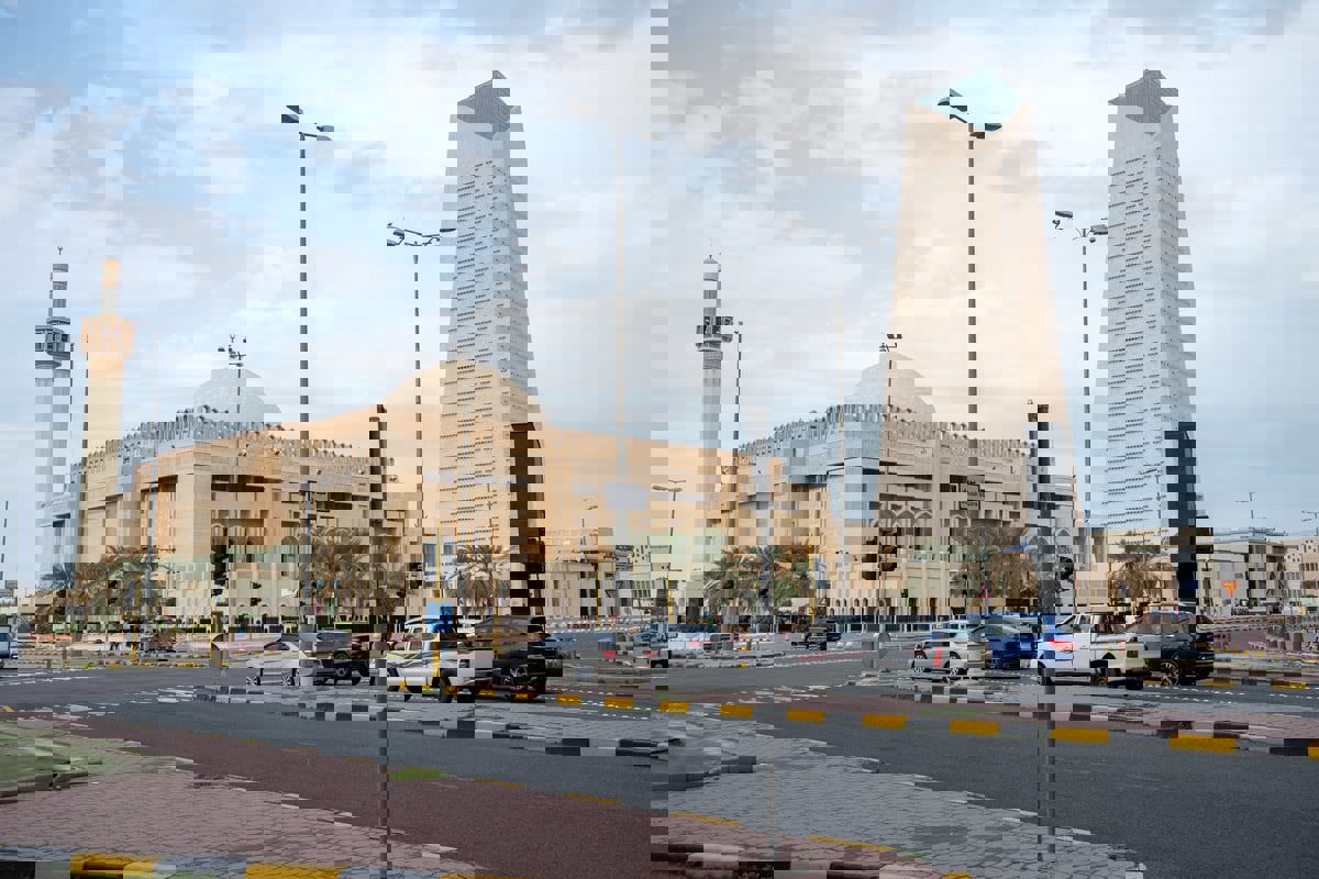 أوقاف الكويت تكشف حقيقة الاكتفاء بأذان الظهر والعصر عند الضرورة