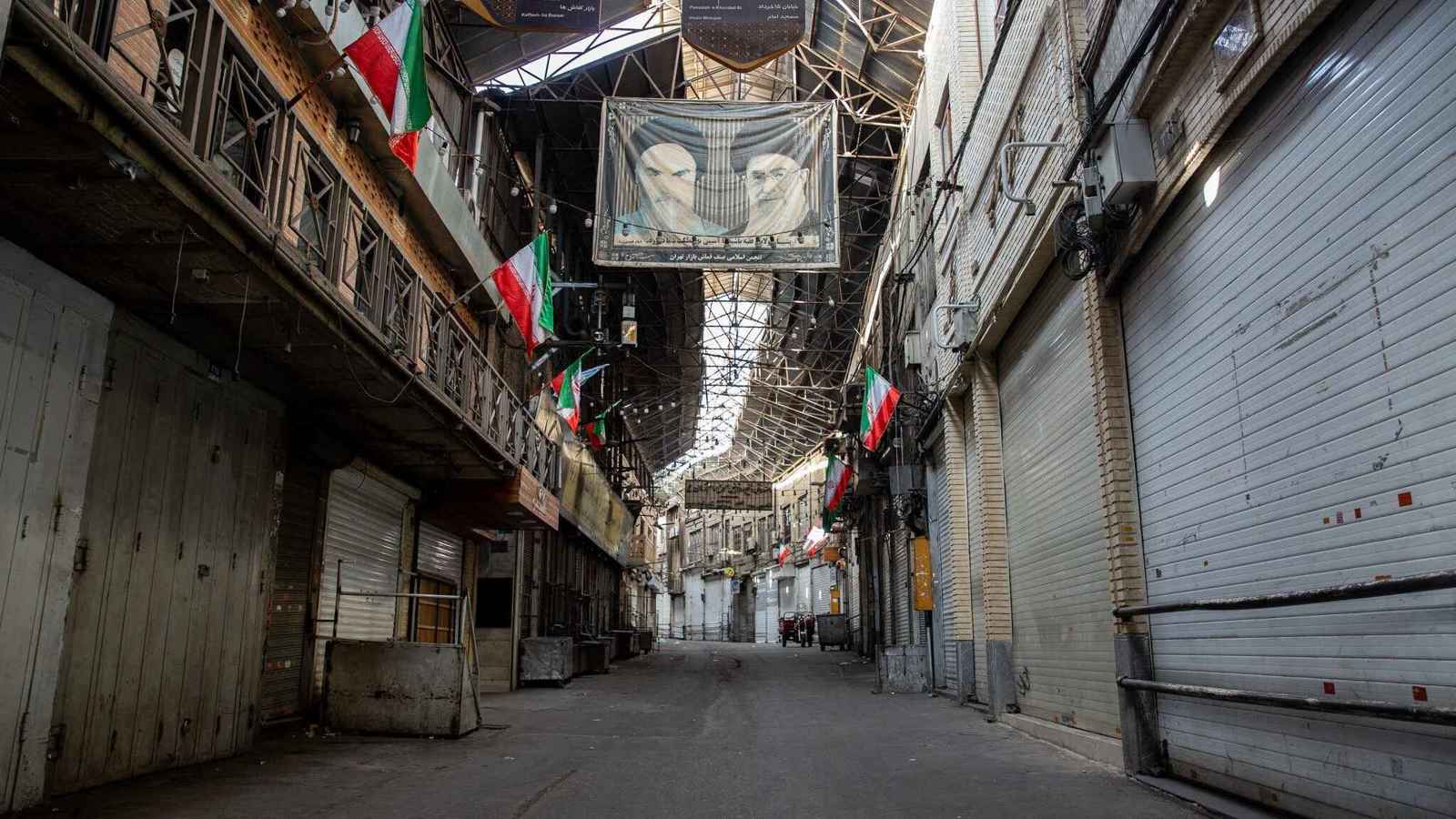 أكبر مأزق منذ نصف قرن.. إيران "المترنحة" لا تزال بعيدة عن السقوط