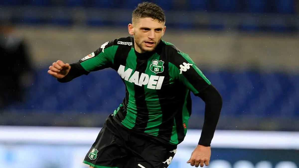 في الساعات الأخيرة للميركاتو الشتوي.. برشلونة يفاوض بيراردي مهاجم ساسولو الإيطالي