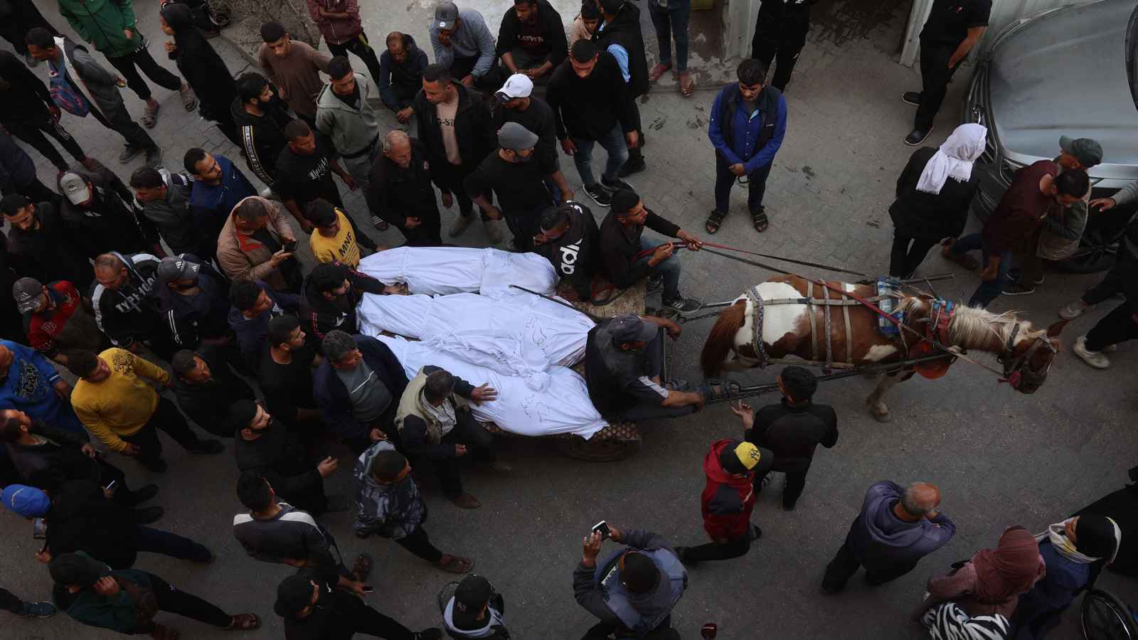 غزة.. الغارات الإسرائيلية ترفع حصيلة القتلى إلى 413