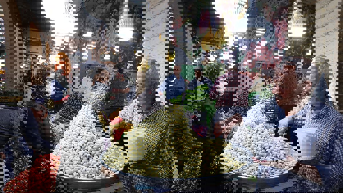 قدرة الإيرانيين الشرائية تتآكل على وقع تضخم متسارع