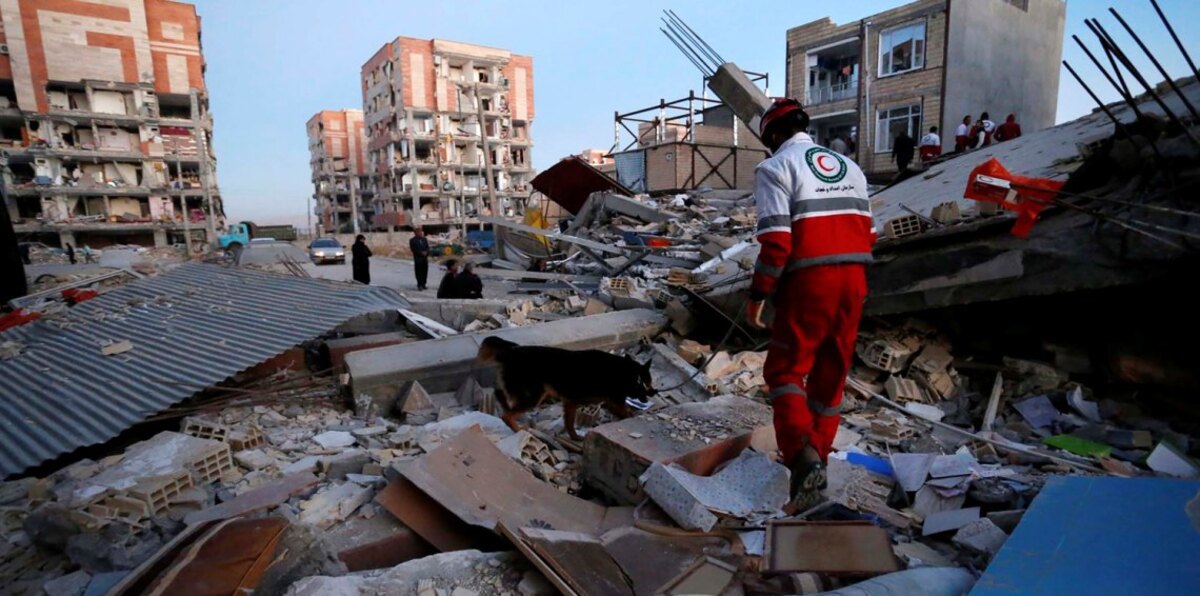 باحثون إيرانيون يحذرون من "كارثة" ستخلف 250 ألف قتيل في طهران