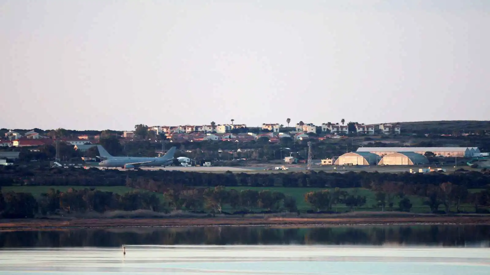 المسيرات الإيرانية تعيد للواجهة ملف التواجد البريطاني في قبرص