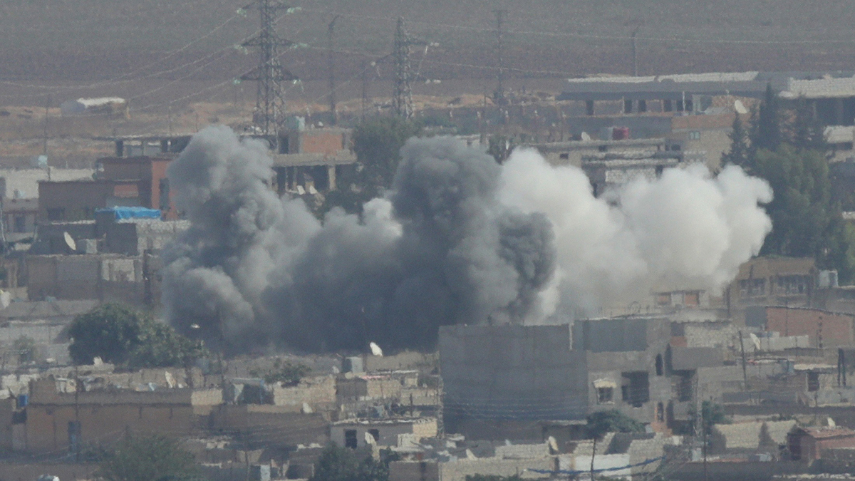 الجيش السوري والقوات الكردية يقاتلان الفصائل الموالية لتركيا‎