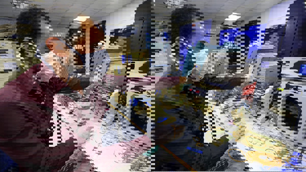 مصادر: انخفاض الطلب على الدولار يتسبب بتأجيل مزاد المركزي اليمني‎