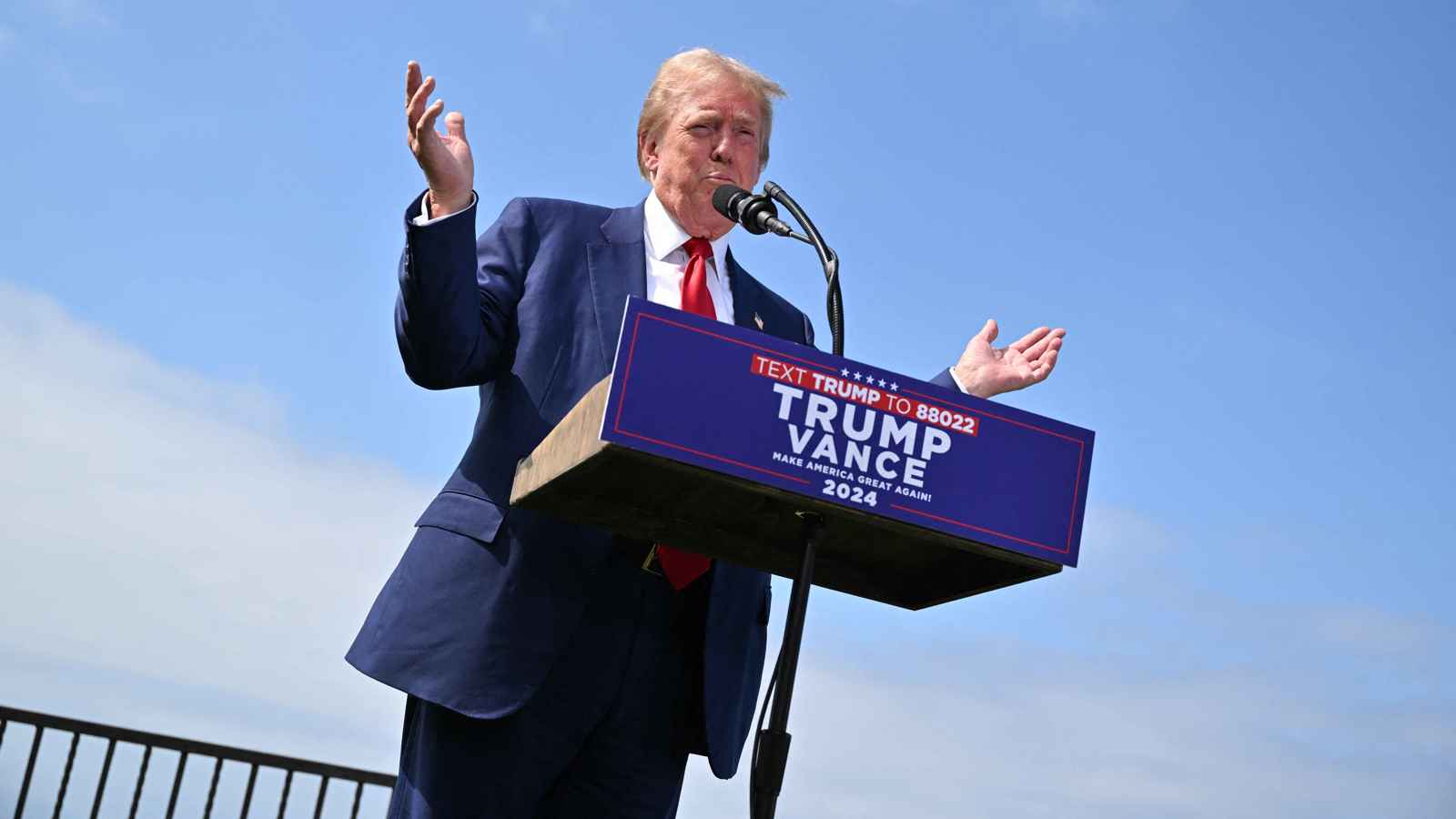 ترامب: خطاب بايدن وهاريس هو السبب في محاولة اغتيالي