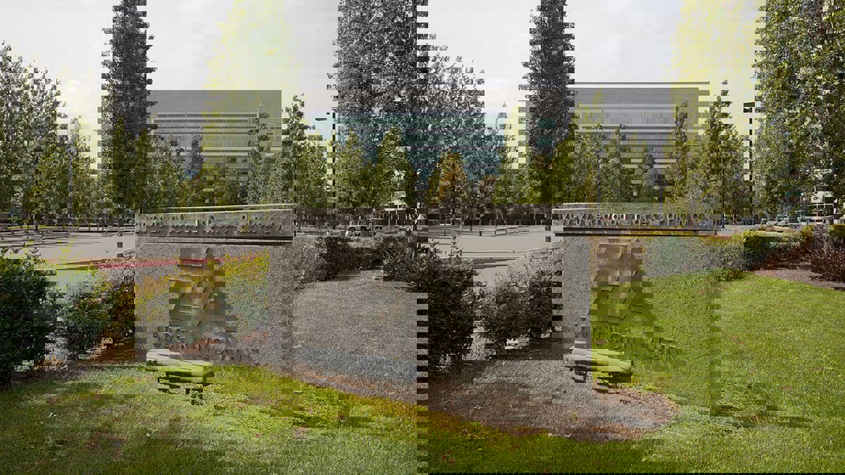 "أبل" تسعى للاستحواذ على "إلكترونيك آرتس"