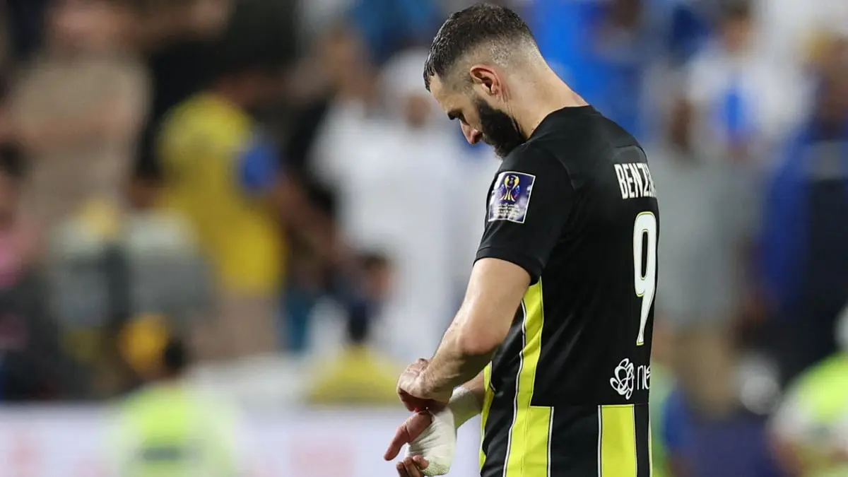 ممثلة هندية تثير جدلا بشأن ارتباطها بكريم بنزيما (صور)