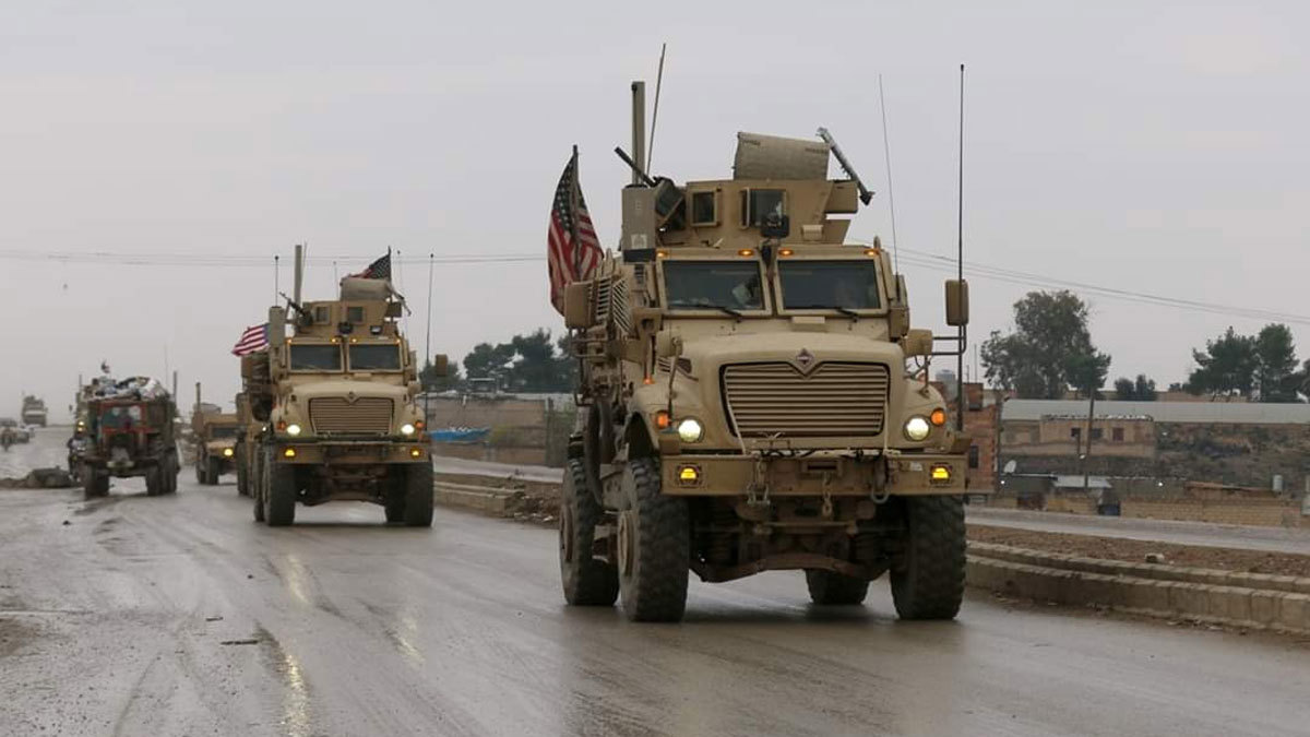 المرصد السوري: قافلة معدات لوجستية للقوات الأمريكية تدخل منطقة شرق الفرات