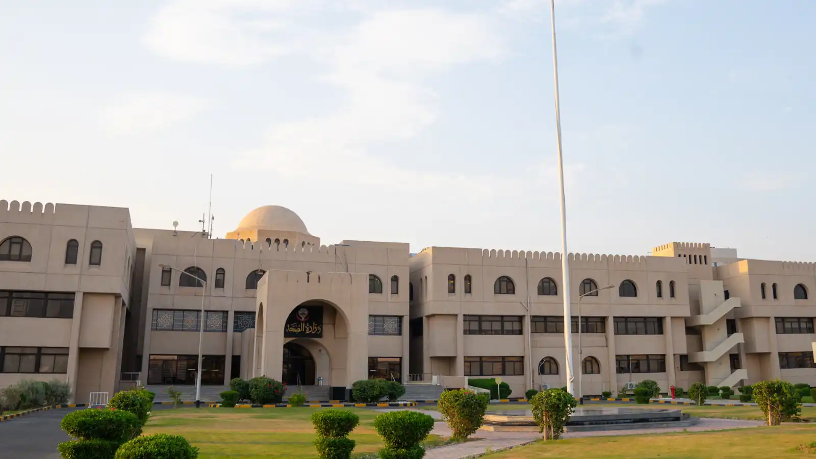 الكويت تعلن وفاة طفلة متأثرة بإصابتها جراء قصف صاروخي إيراني