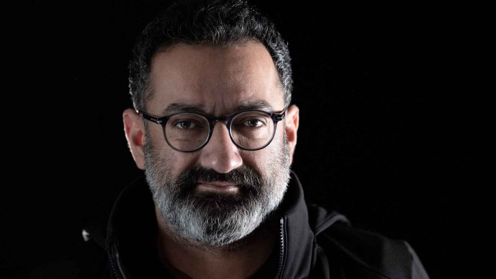 جورج خباز يوسّع نجاح "خيال صحرا" إلى المسارح العربية