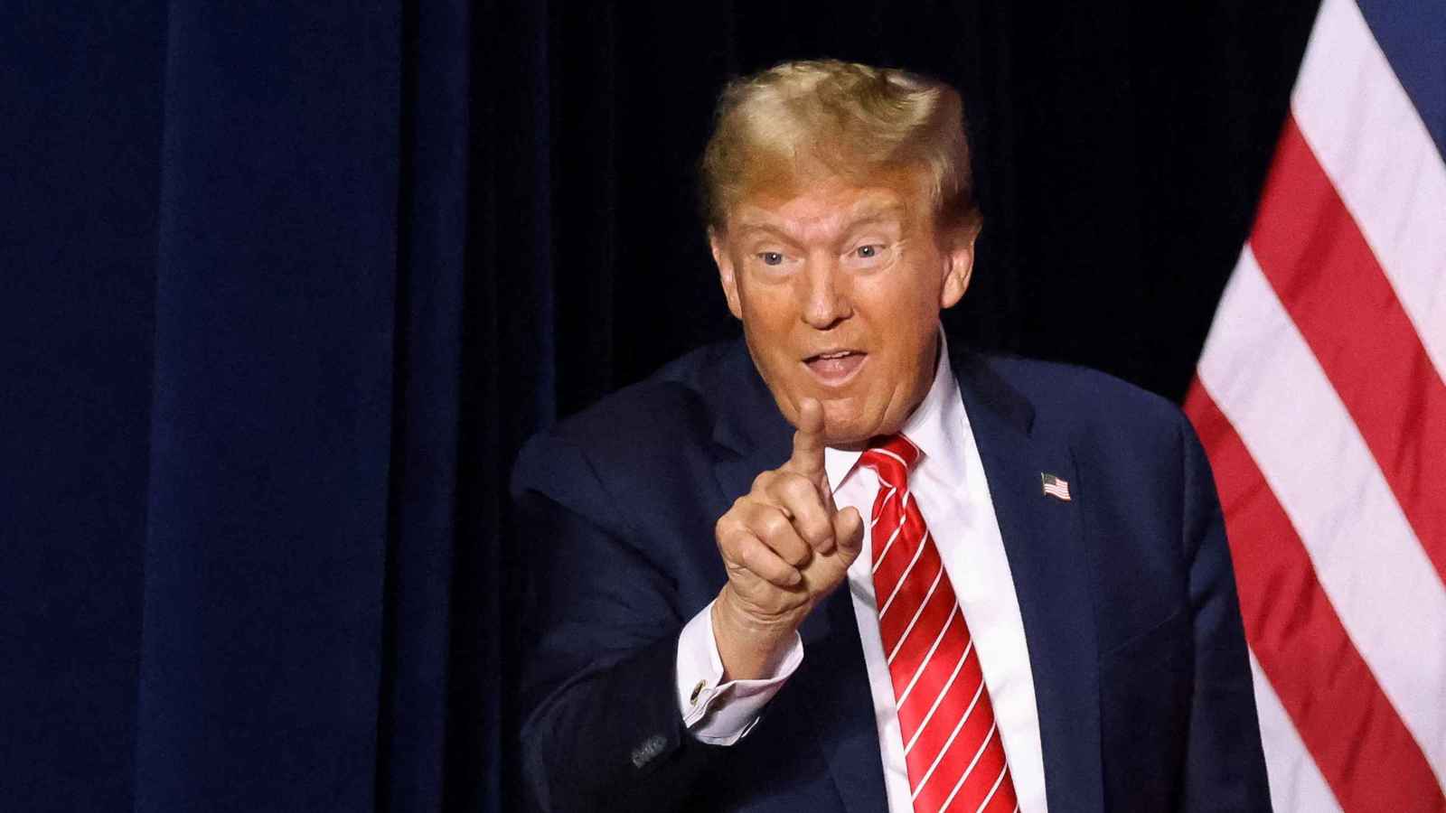 ترامب رداً على احتمال الحرب مع إيران: "أي شيء يمكن أن يحدث"