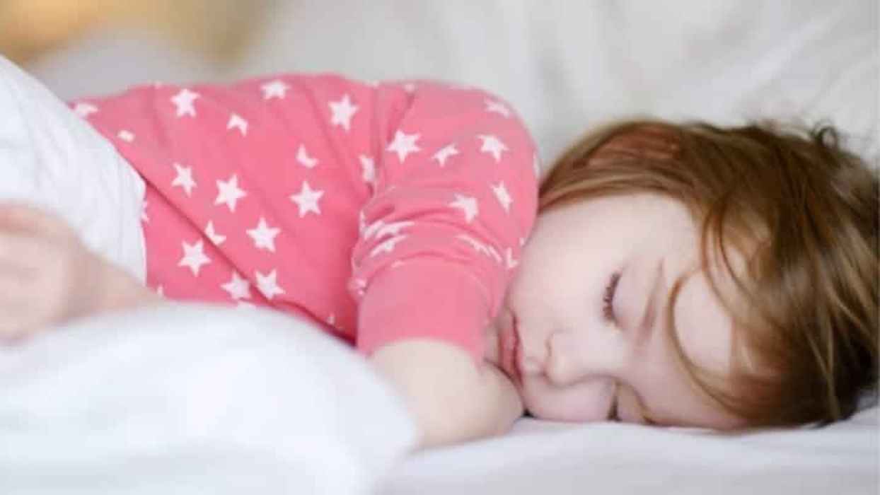 التعب ليس وحده السبب.. لماذا يحتاج الأطفال إلى القيلولة؟