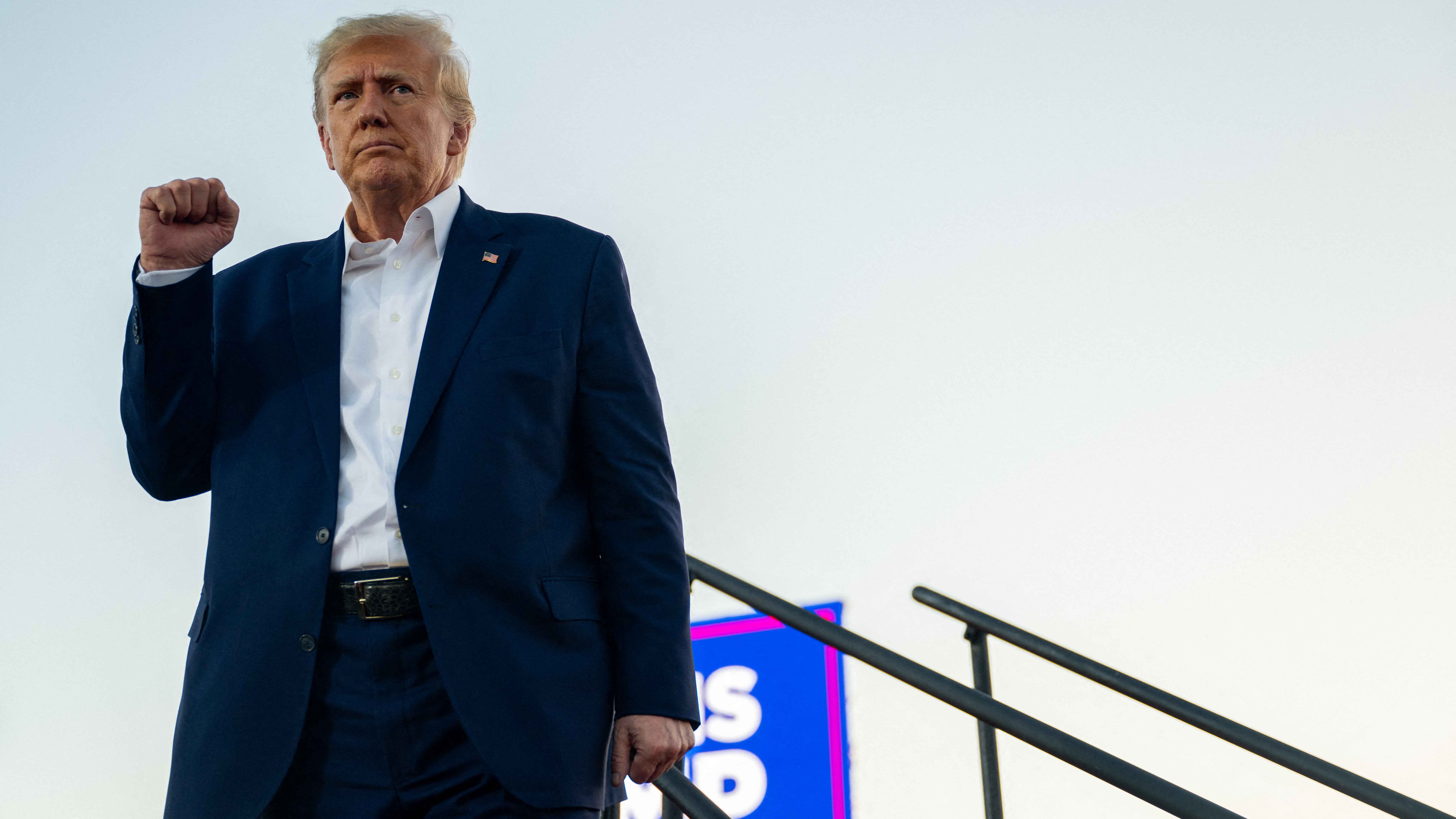 الانتخابات البريطانية.. ترامب يهنئ "صديقه العزيز" ويتجنب ستارمر