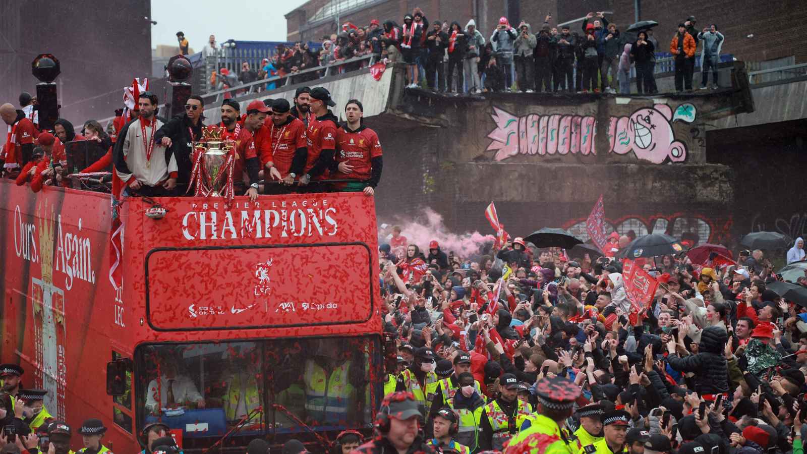 مسؤول إنجليزي يعلن تطورات جديدة في حادث دهس جماهير ليفربول