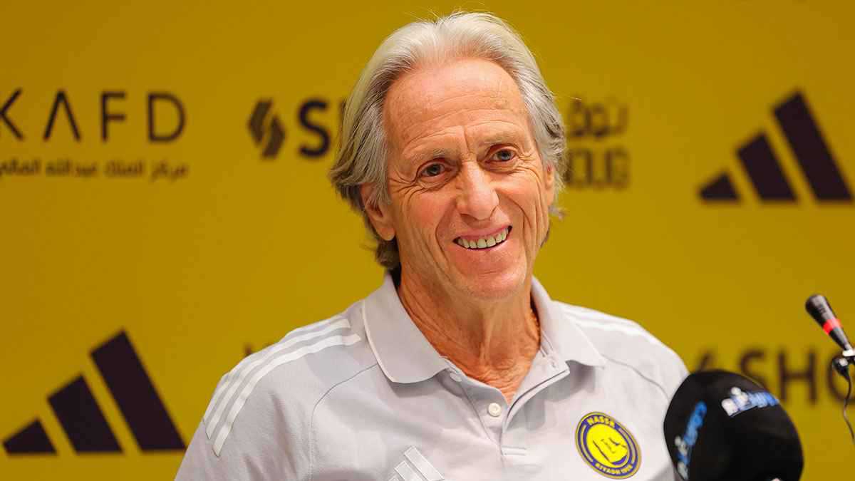 جعل صحراء النصر مليئة بالزهور.. إشادة لافتة بجورجي جيسوس (فيديو)