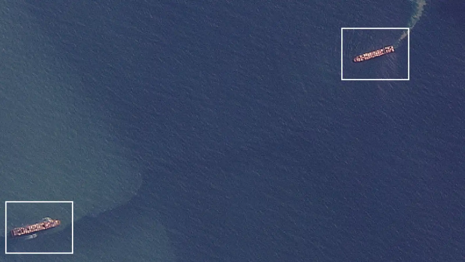 سفينتا شحن إيرانيتان  قبالة ميناء غاولان في تشوهاي الصيني