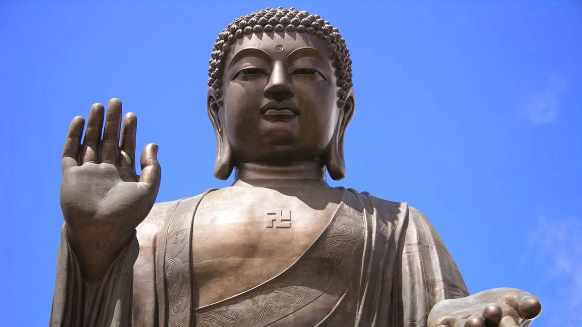 امرأة تحطم تماثيل هندوسية في البحرين 