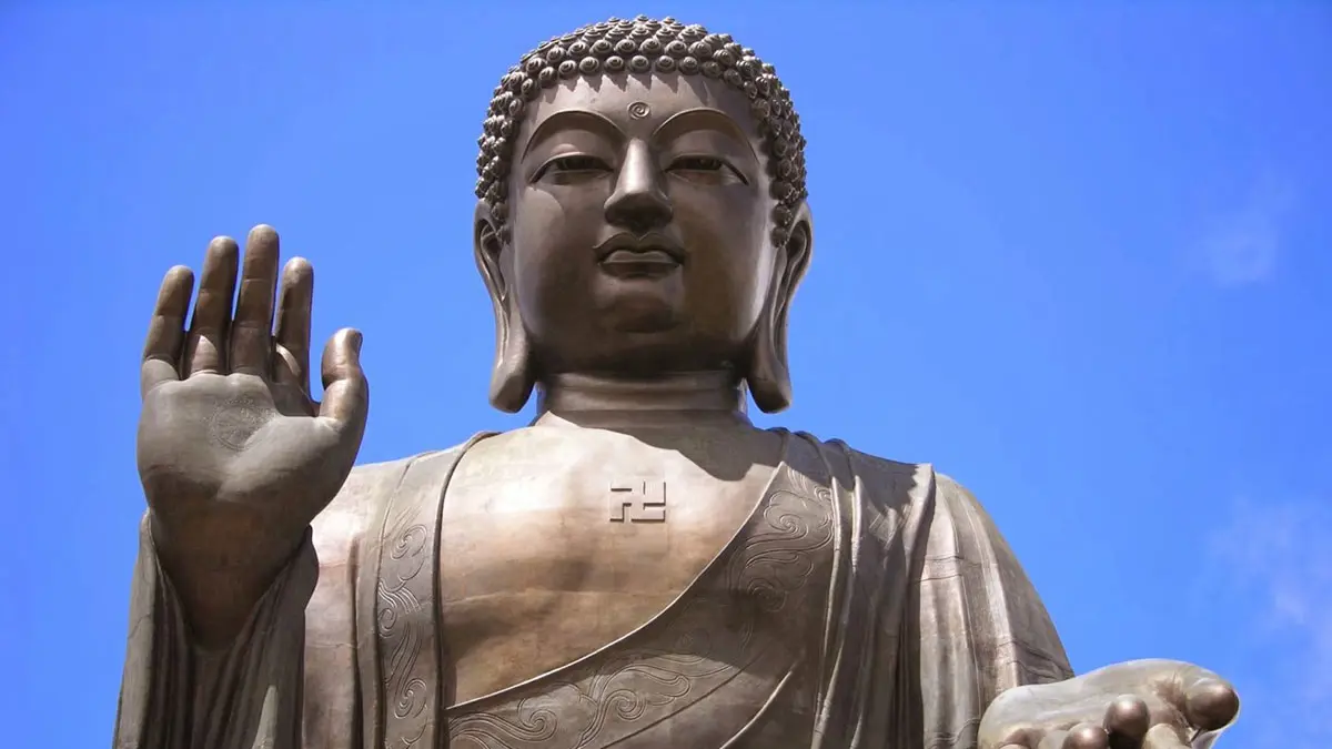 امرأة تحطم تماثيل هندوسية في البحرين 