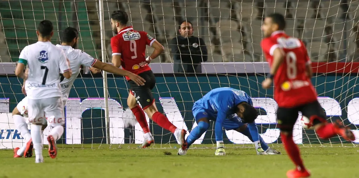 النادي الأهلي يواصل تفوقه على الزمالك ويرتقي لصدارة ترتيب الدوري المصري