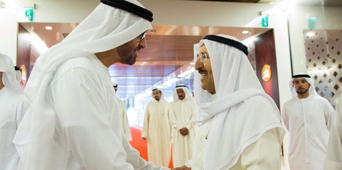 محمد بن راشد ومحمد بن زايد يعقدان اجتماعًا مع أمير الكويت‎