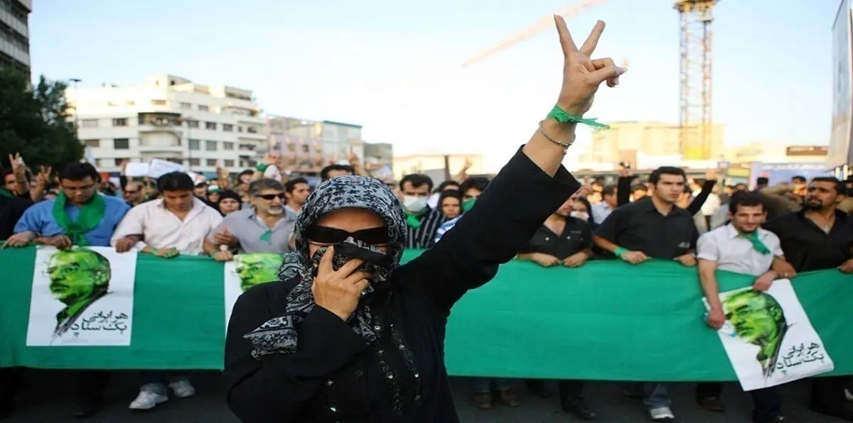 روحاني يطالب خامنئي باعتقال نجاد بسبب دعمه للاحتجاجات الأخيرة في البلاد