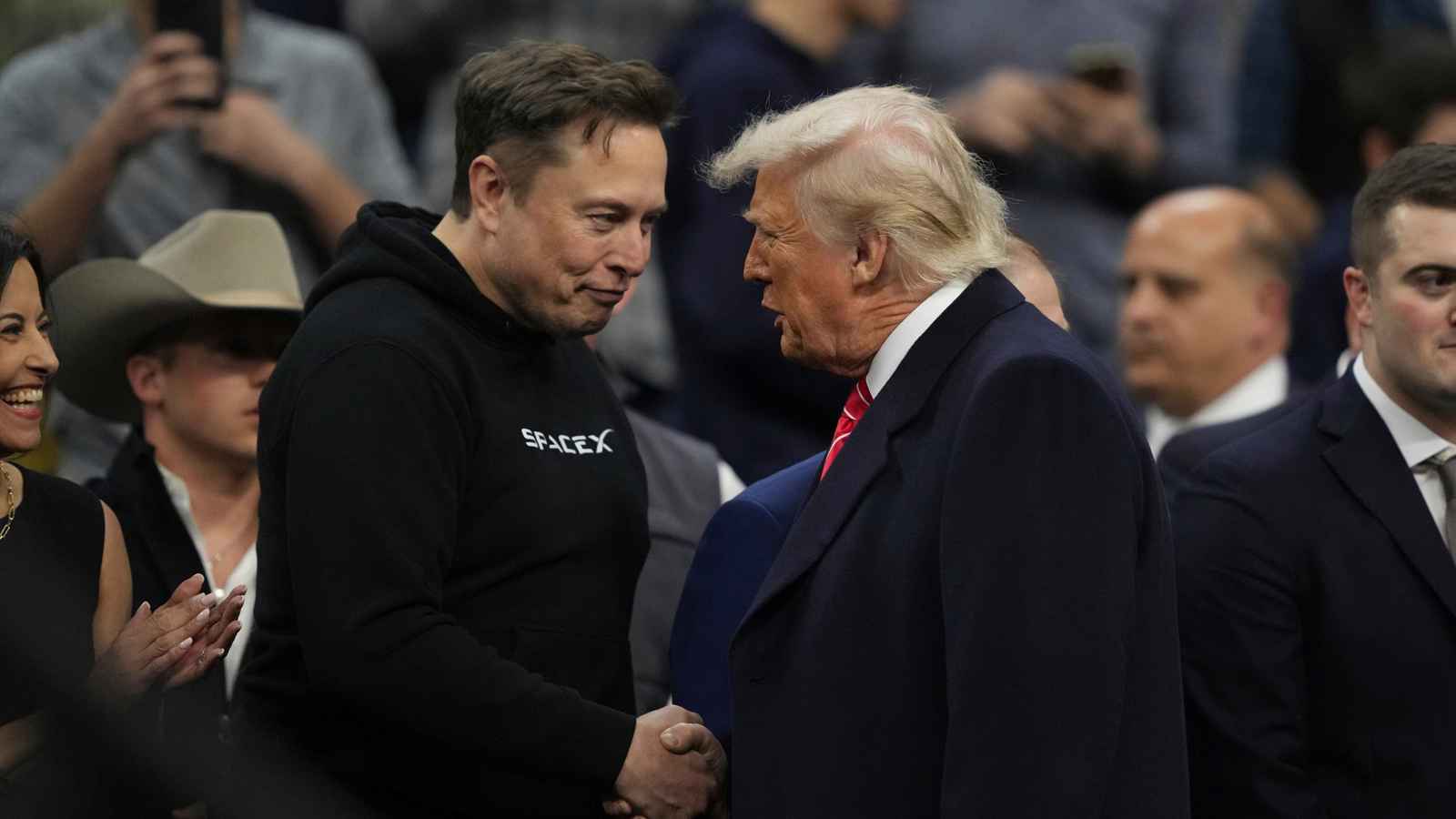 "أي قلة وفاء هذه؟".. ماذا بعد تأزم الخلافات بين ترامب وماسك؟