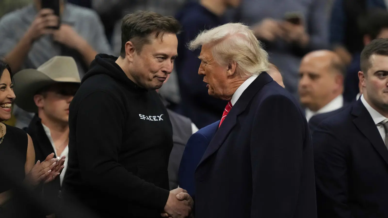 "أي قلة وفاء هذه؟".. ماذا بعد تأزم الخلافات بين ترامب وماسك؟