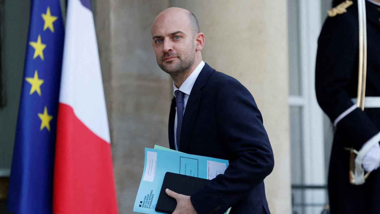 قائمة طويلة من القضايا الخلافية في أجندة زيارة بارو للجزائر اليوم