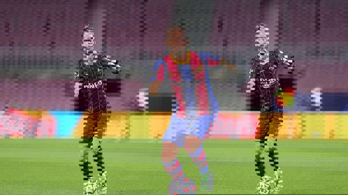 النصر السعودي يخطط للتعاقد مع ميراليم بيانيتش نجم برشلونة