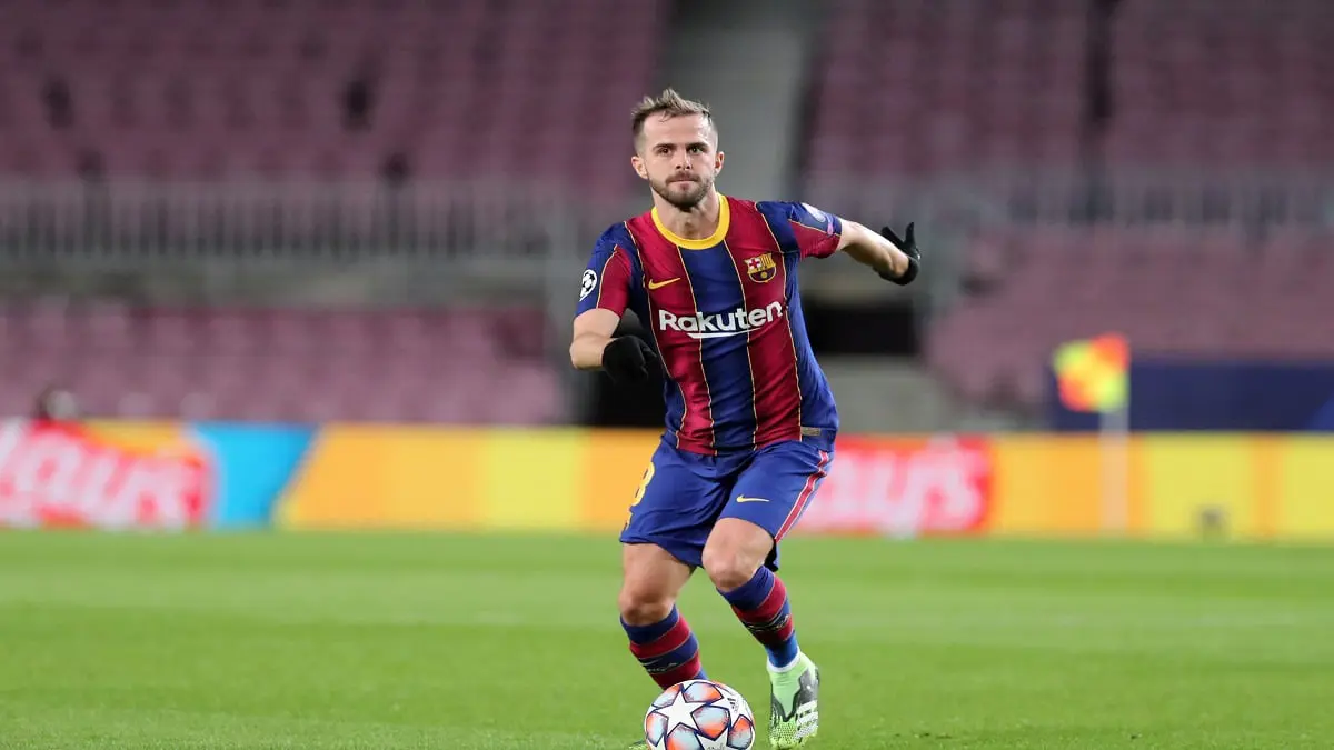 النصر السعودي يخطط للتعاقد مع ميراليم بيانيتش نجم برشلونة