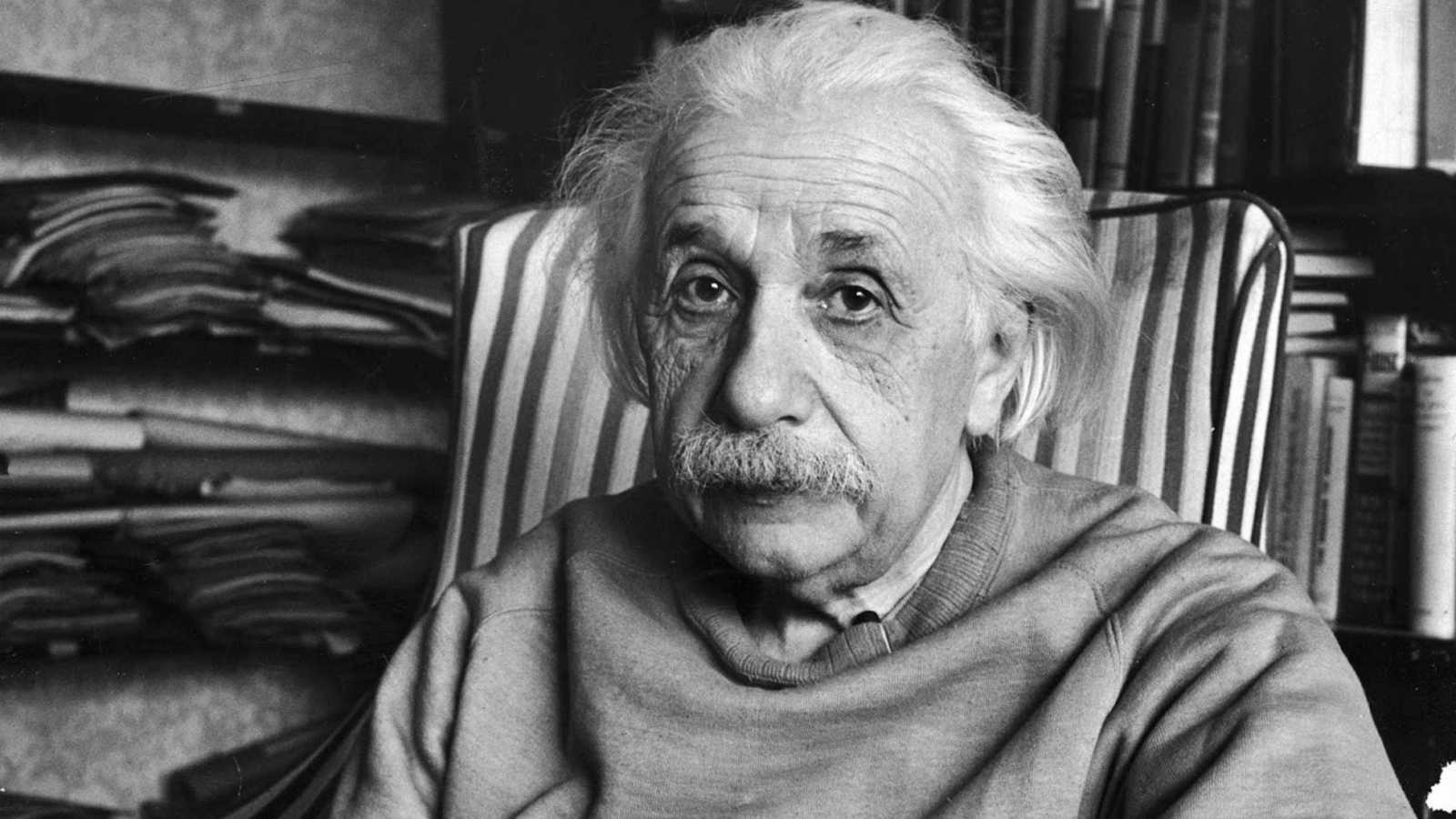 ما جعل أينشتاين عبقريًا لم يكن معدل ذكائه