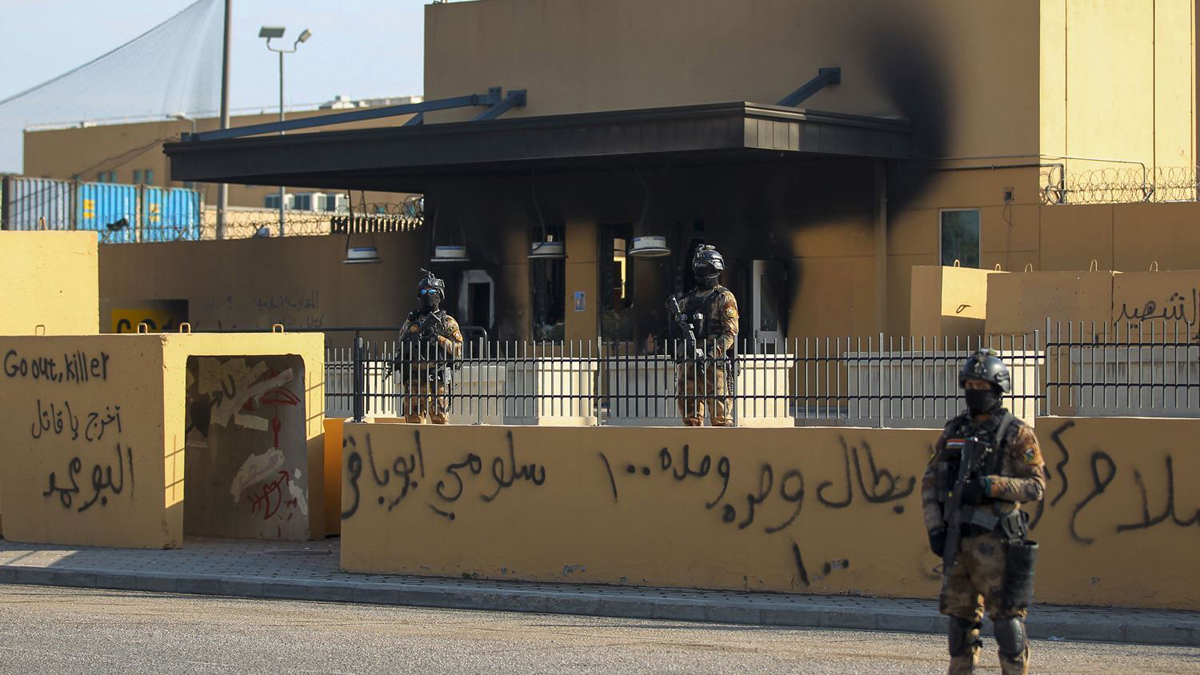 سقوط صواريخ قرب السفارة الأمريكية في بغداد