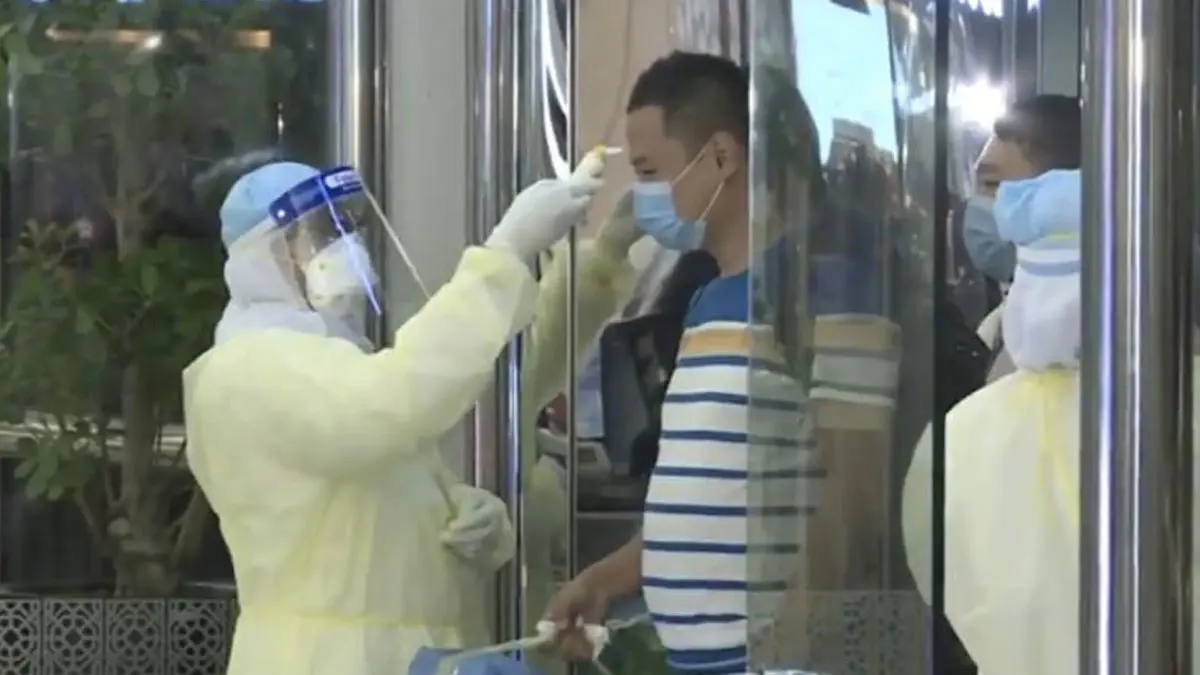 شاهد كيف يتم فحص المسافرين القادمين من الصين إلى السعودية بسبب كورونا