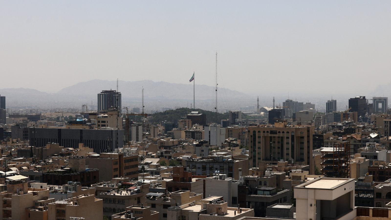 إيران تدعو مواطنيها لتقليل استخدام الأجهزة الذكية