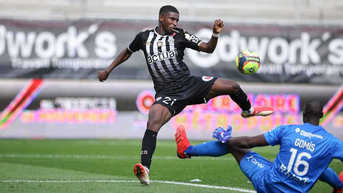 بعد أيوب بوعدي.. نجم الدوري الفرنسي يختار تمثيل منتخب المغرب 