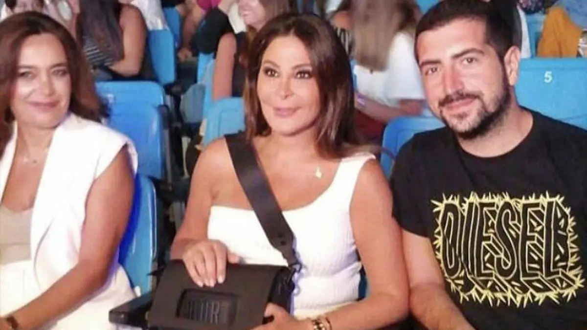 شاهد رد فعل إليسا بعد غناء ناصيف زيتون لها في حفل أعياد بيروت (فيديو)