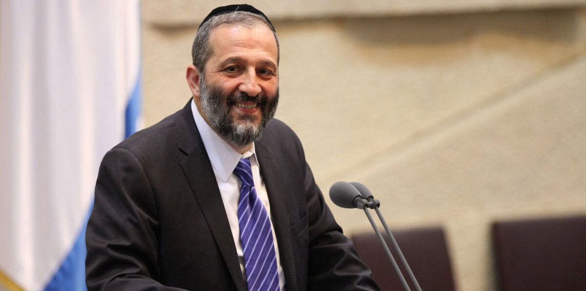 تهم الفساد تلاحق وزير الداخلية الإسرائيلي