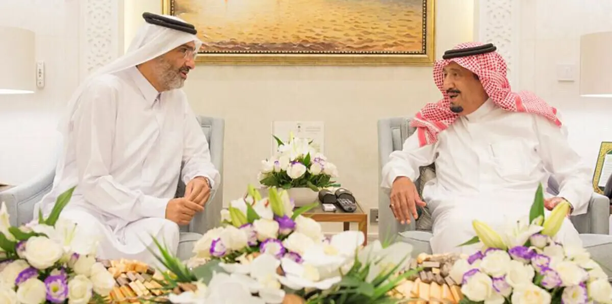 بعد وساطته بملف حجاج قطر.. الملك سلمان يستقبل الشيخ عبدالله بن علي آل ثاني في المغرب