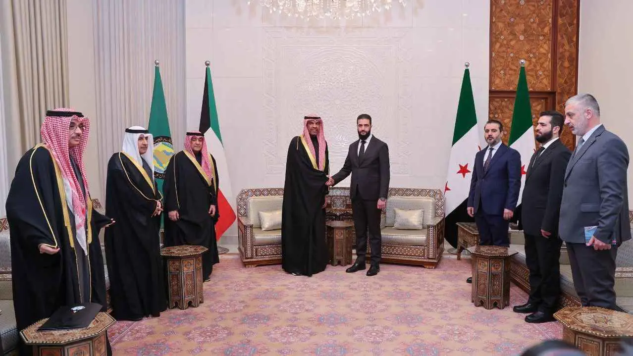 الشرع يستقبل وزير خارجية الكويت وأمين عام مجلس التعاون الخليجي (فيديو)