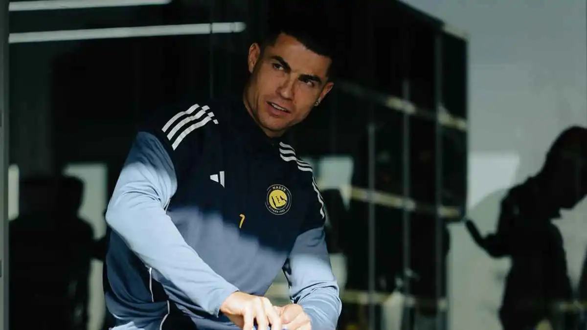 طاقم أبيض.. ظهور لافت لكريستيانو رونالدو في إعلان نايكي (صور)