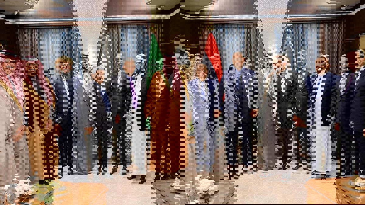 غداة تعيينه وزيرا للدفاع.. خالد بن سلمان يلتقي رشاد العليمي في الرياض