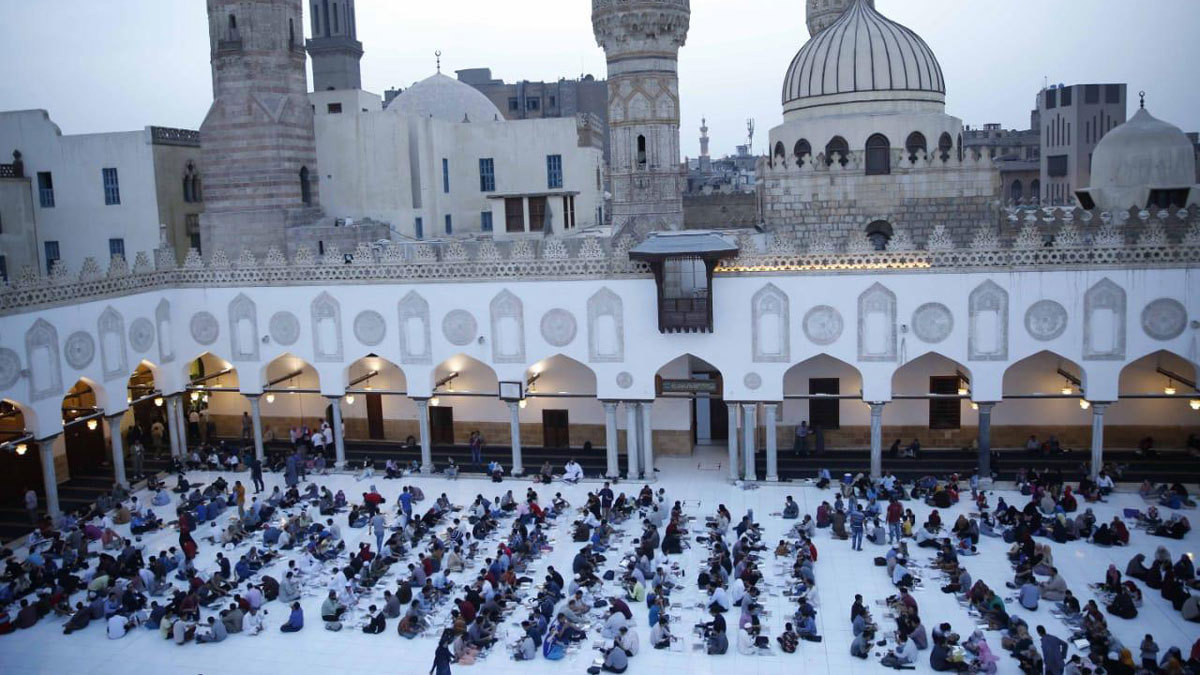 القبض على 4 طلاب أزهريين سخروا من الأقباط في مصر