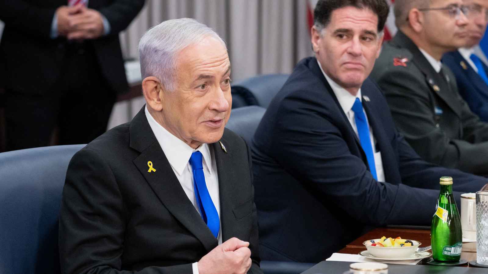 خبراء: نتنياهو يخطط لصفقات داخلية وخارجية لإنقاذ حكومته