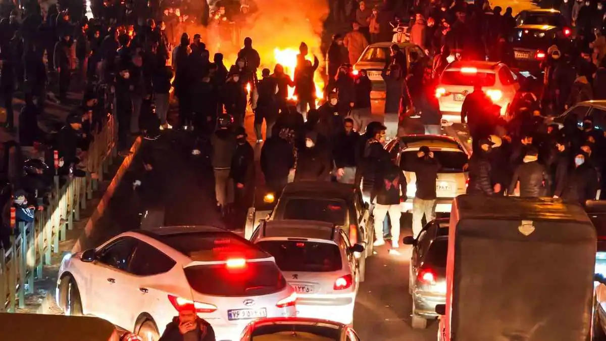 هل وصلت السلطة في إيران إلى "نهاية الطريق"؟