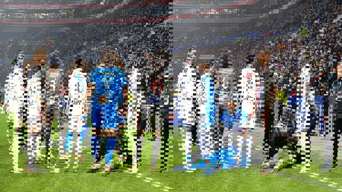 رسميًا.. خصم نقطة واحدة من ليون بسبب شغب الجماهير في مباراة مرسيليا