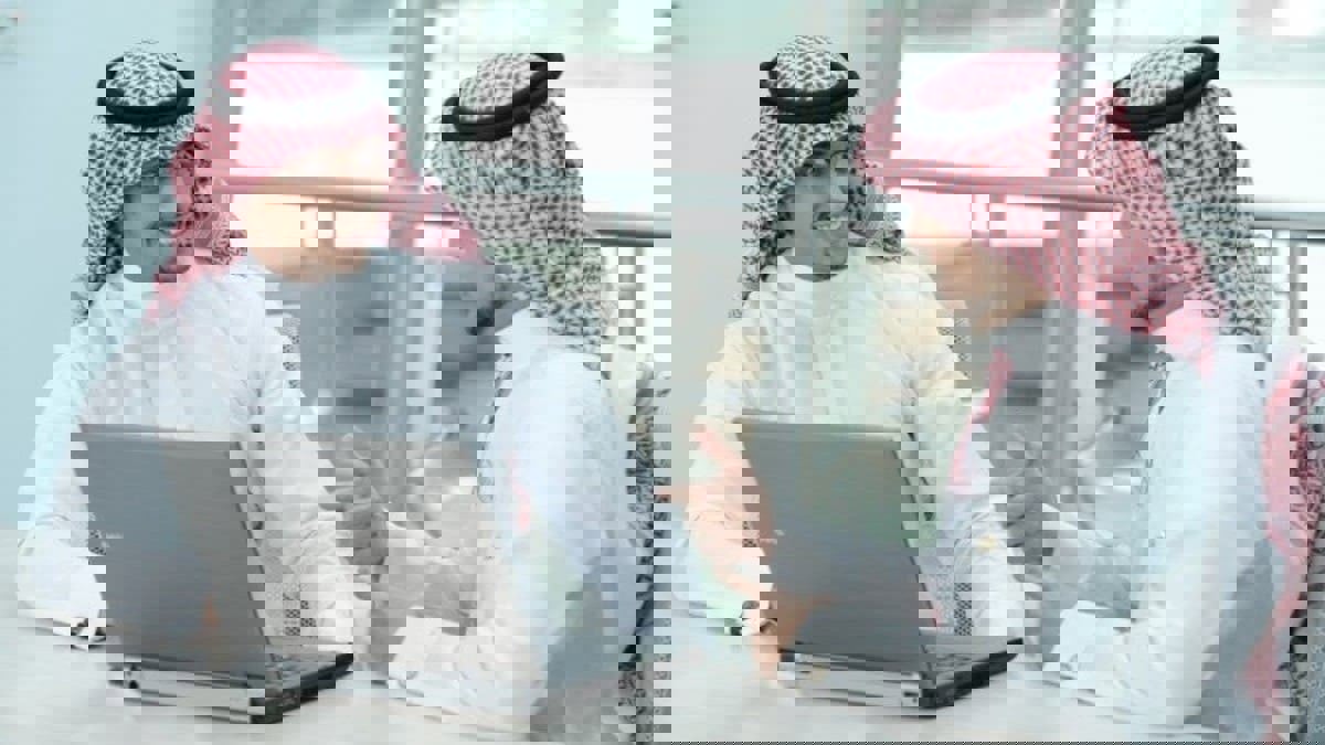 السعودية تقصر العمل في "المولات" على مواطنيها