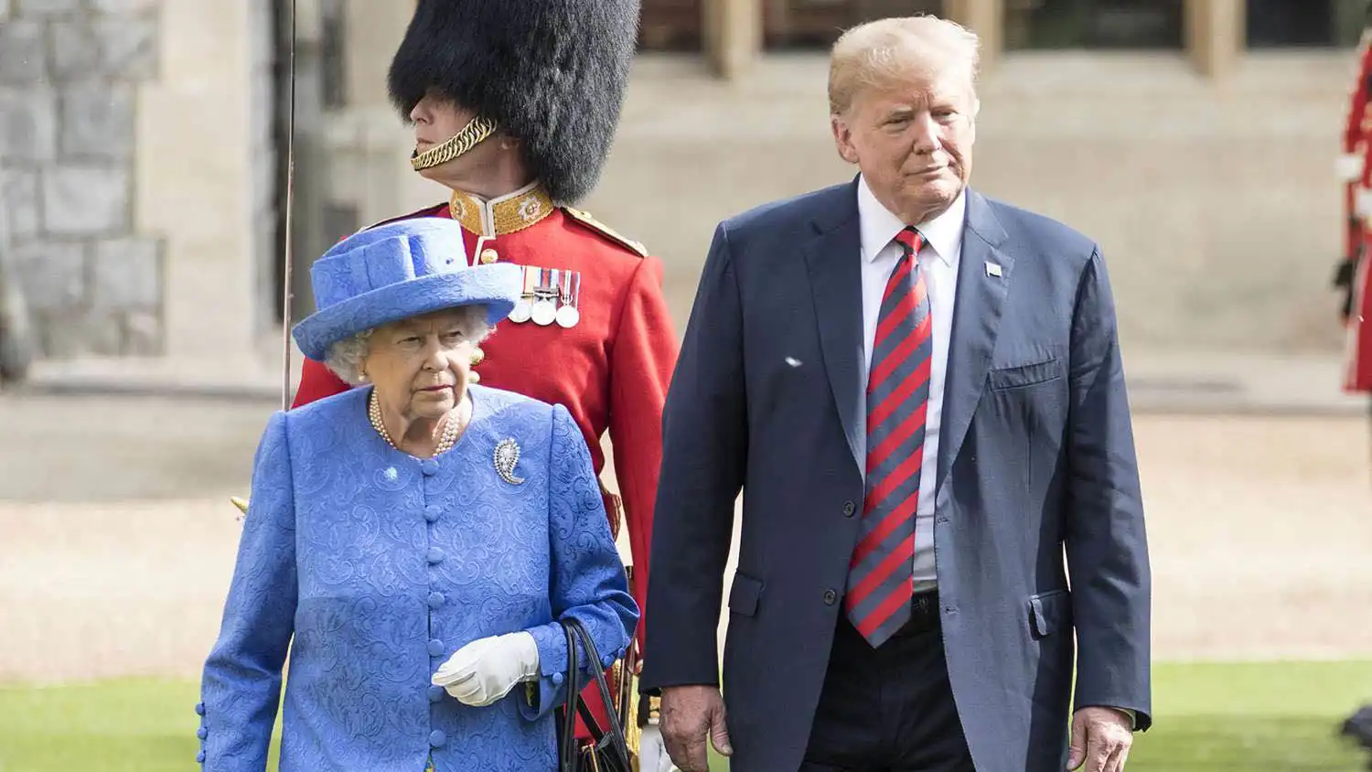 ترامب يكشف موقفا "محرجا" مع الملكة إليزابيث