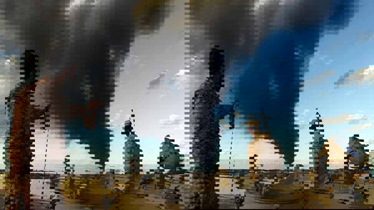 ليبيا.. طائرة من مصراتة تقصف منزلًا عائليًا في العزيزية